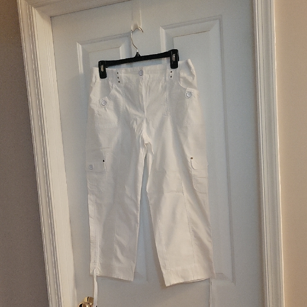 Chicos White Cropped Cargo Pants 6